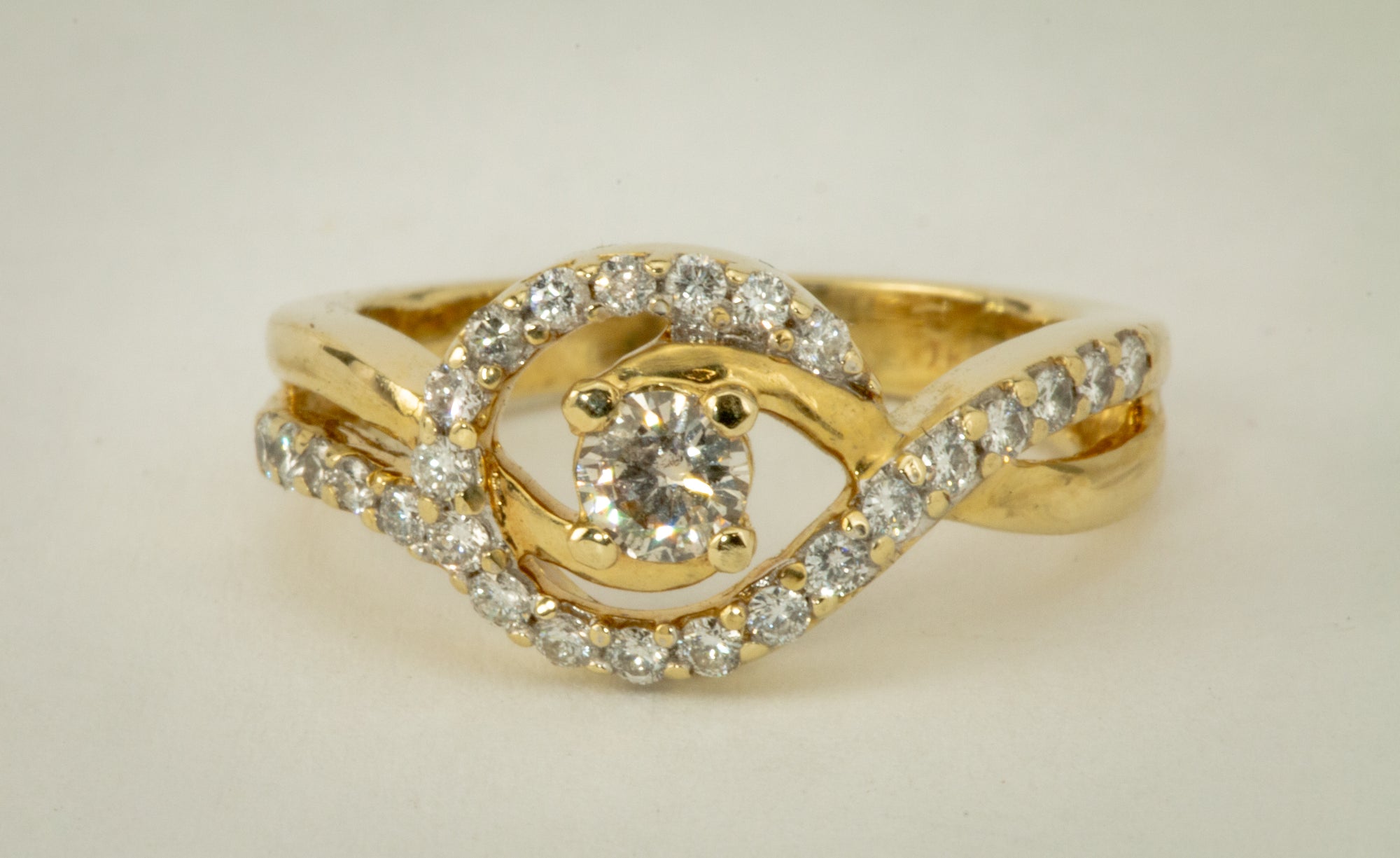 A Diamond 14kt Yellow gold ring