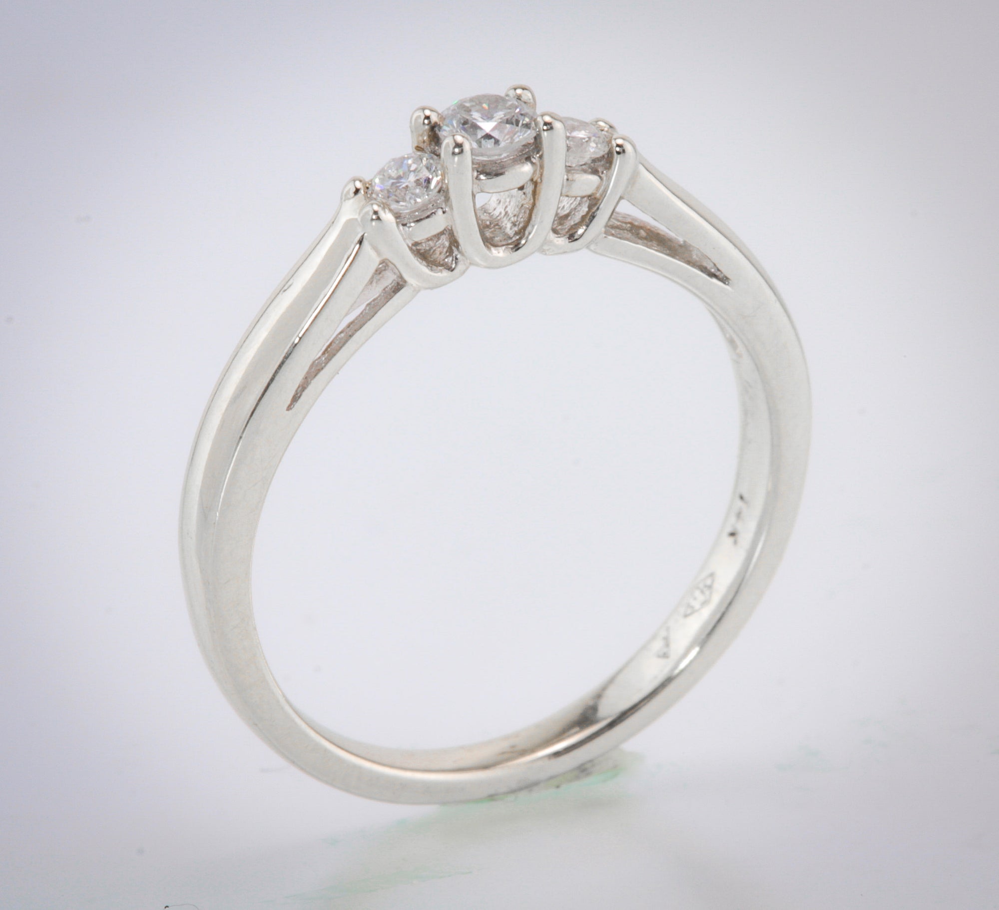 1/4 Carat (TW) Diamond 3 Stone Ring