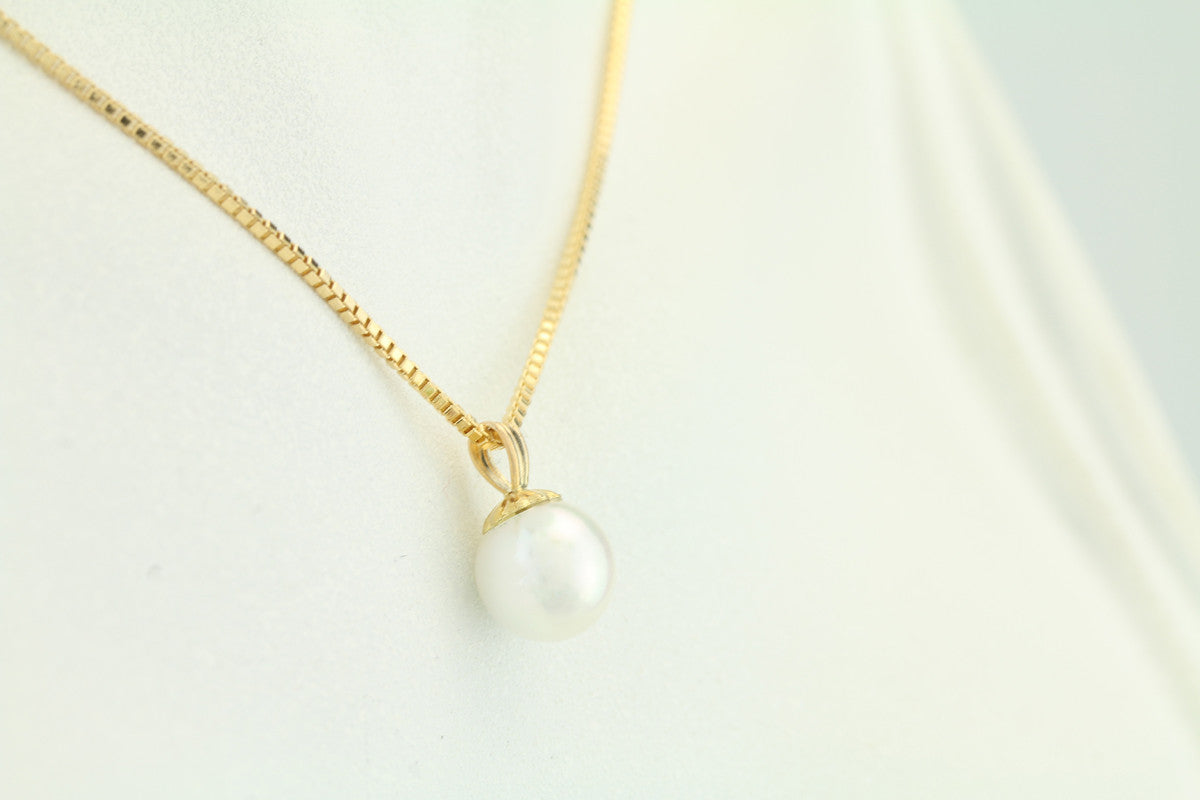 Gem Grade Japanese Akoya Pearl 14kt Gold Pendant